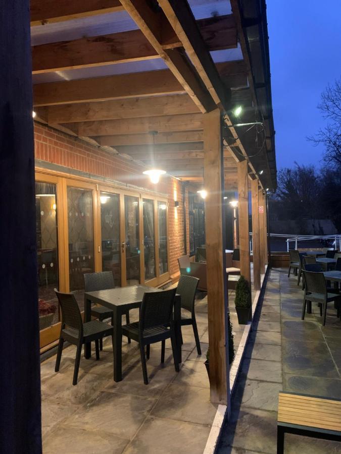 Crown & Anchor Hotel Woking Luaran gambar