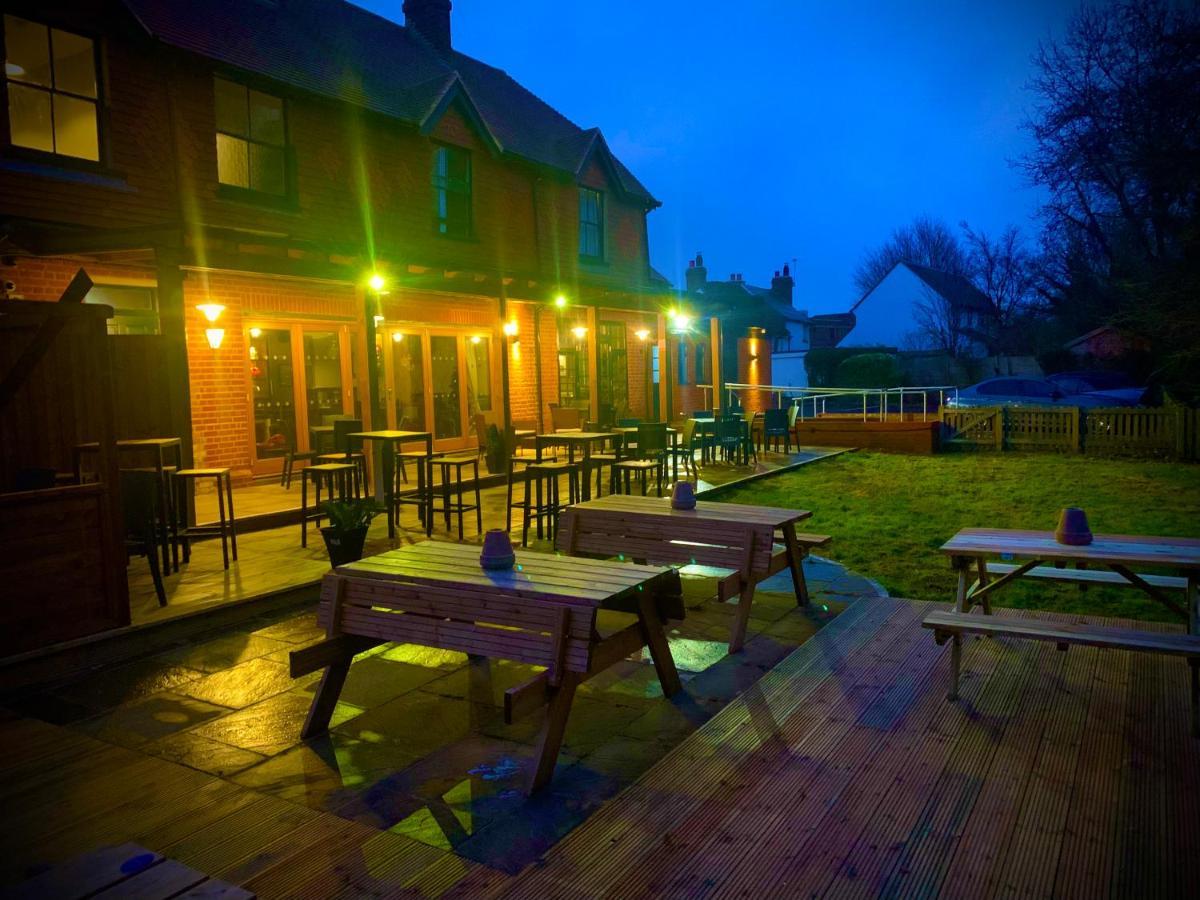 Crown & Anchor Hotel Woking Luaran gambar