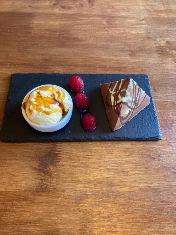 Crown & Anchor Hotel Woking Luaran gambar