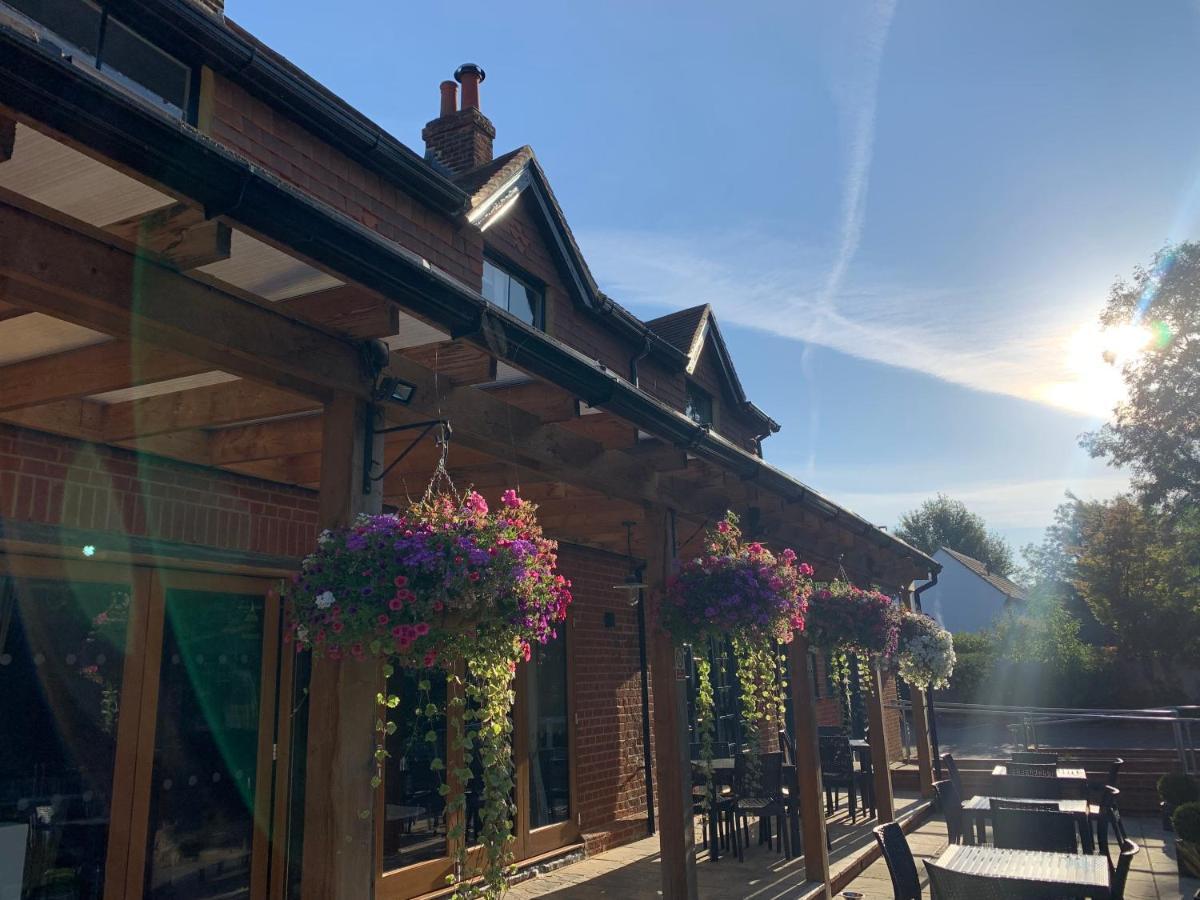 Crown & Anchor Hotel Woking Luaran gambar