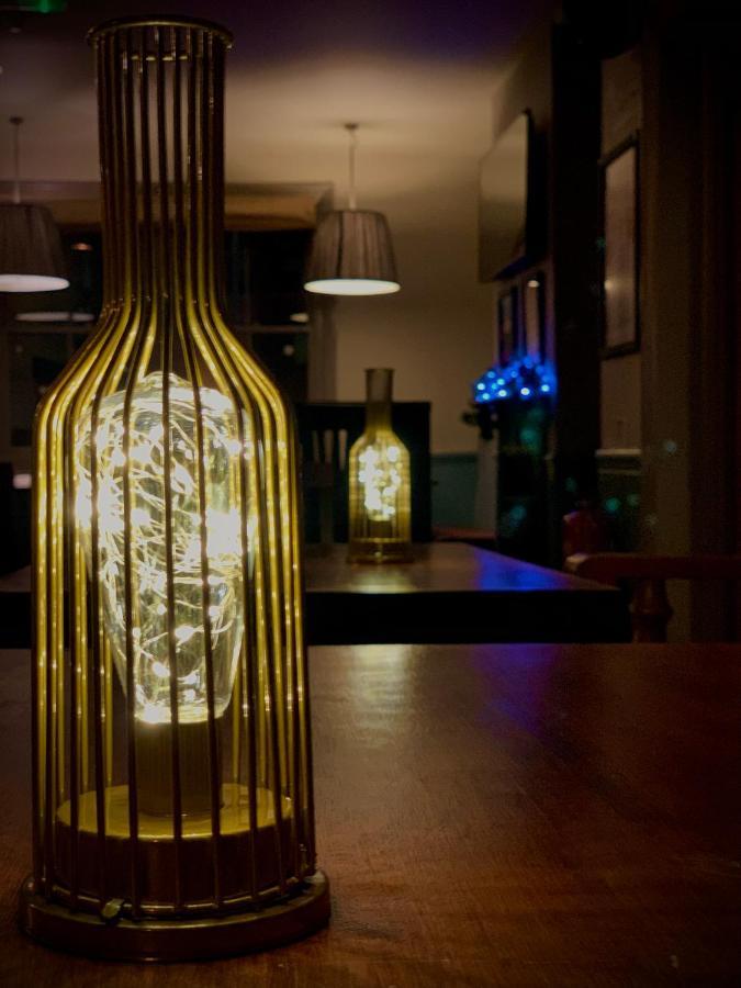 Crown & Anchor Hotel Woking Luaran gambar